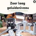 Hond naast de zeer stille 60 dB SmartPaw FurVac ontharingsstofzuiger en opzetstukken voor stressvrij gebruik