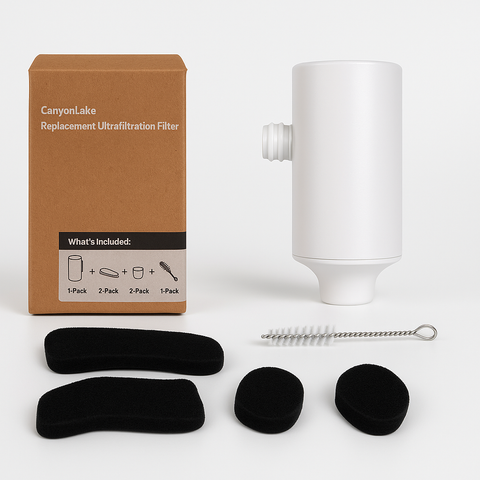 Vier witte filterpads, zwarte schuimfilters en borstel voor de SmartPaw AquaFlow drinkfontein