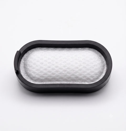 Ovale SmartPaw HEPA-filter met wit gaas en zwarte rubberen rand op een witte achtergrond