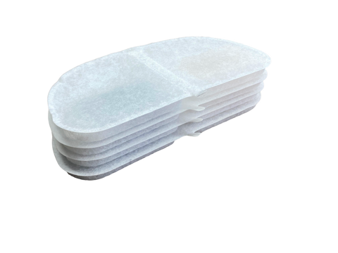 Stapel witte ovale filterpads voor de SmartPaw AquaPaw drinkfontein op een witte achtergrond